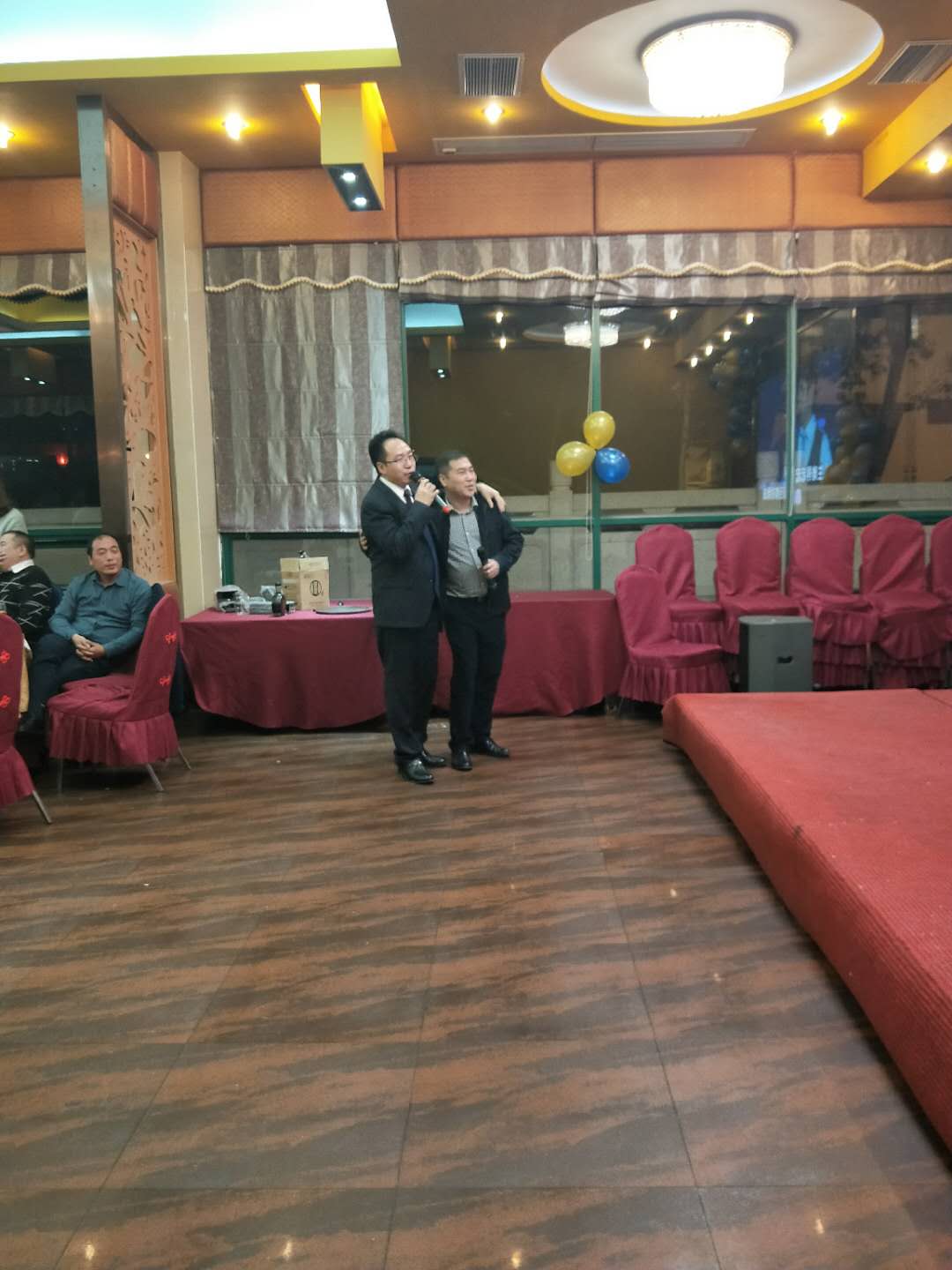总经理刘永先生与河北现代张校长倾情演绎“我的好兄弟” 总经理刘永先生与河北现代张校长倾情演绎“我的好兄弟”